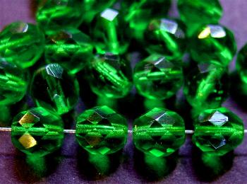 facettierte Glasperlen
 grün transp., 
 hergestellt in Gablonz / Tschechien
